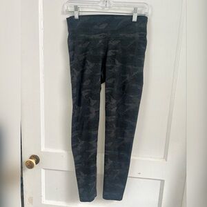 VUORI WOMEN CLEAN ELEVATION LEGGING in Black Camo Size S